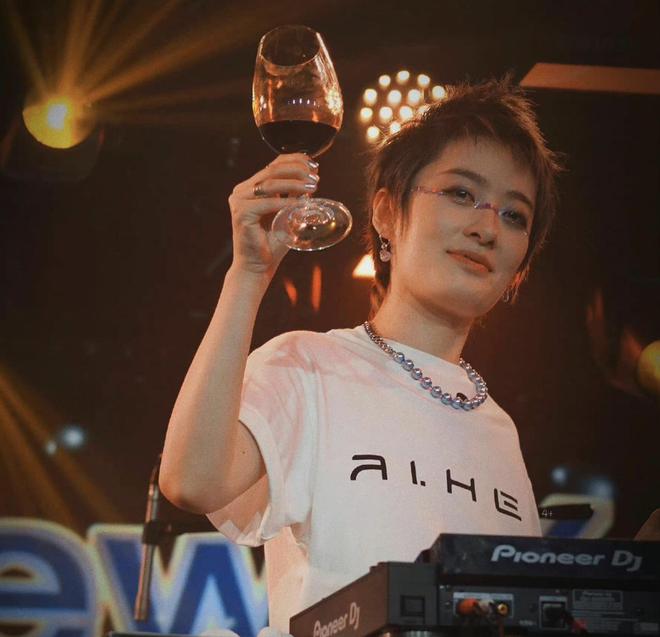 曾轶可开过演唱会吗曾轶可开过演唱会吗？全面回顾与解析